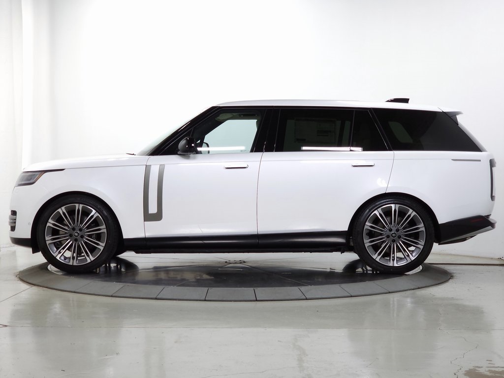 2025 Land Rover Range Rover SE photo 2