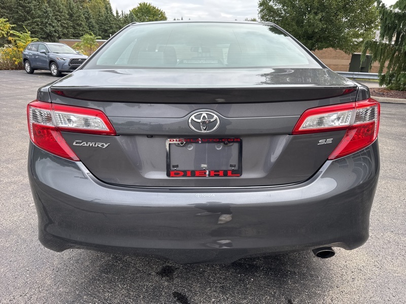 2014 Toyota Camry SE photo 4