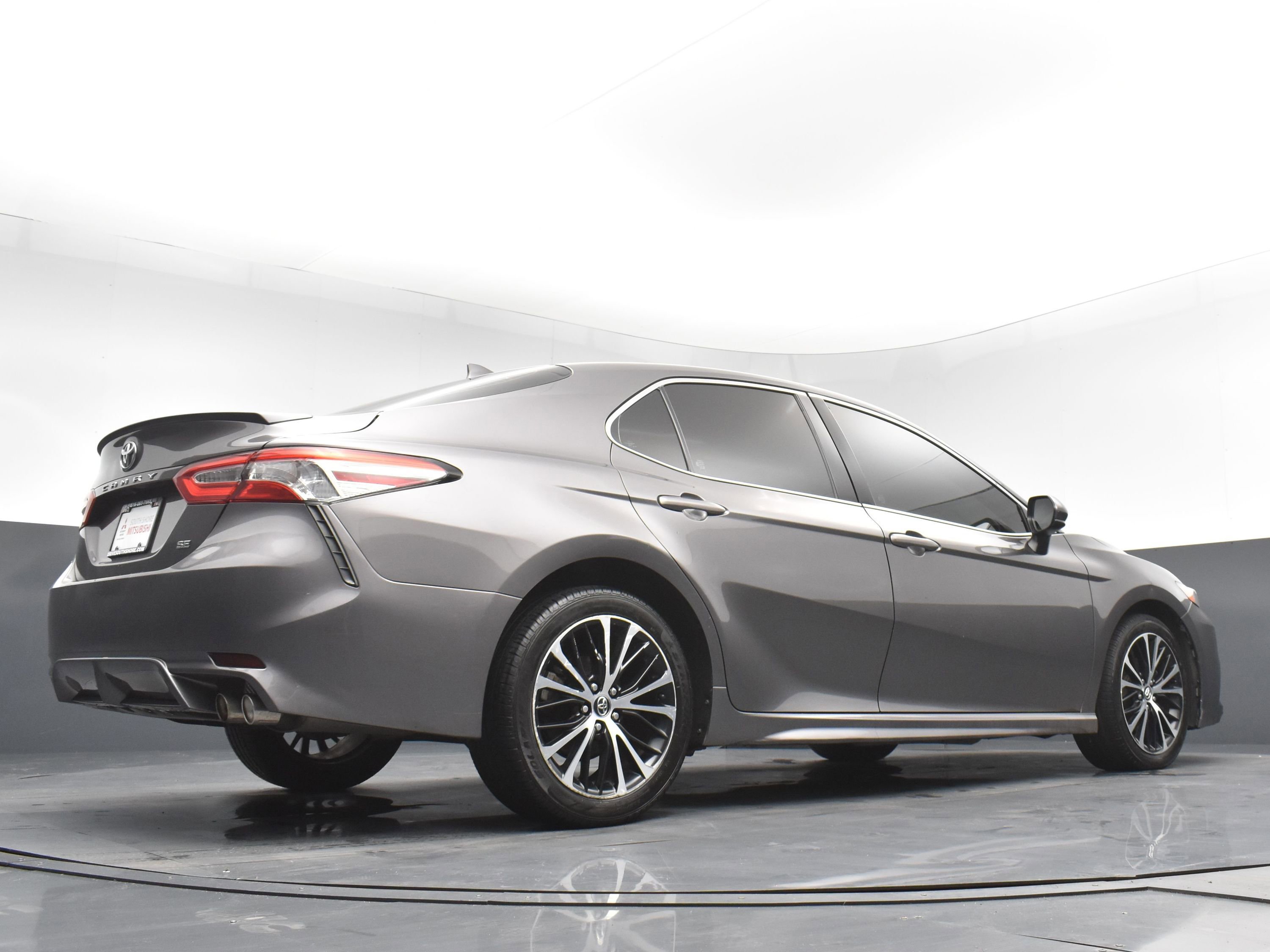 2020 Toyota Camry SE photo 25