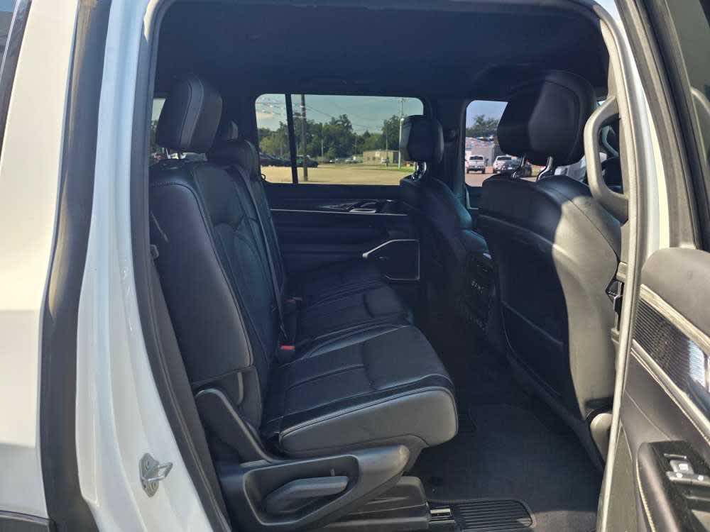 2022 Jeep Wagoneer Series III photo 12