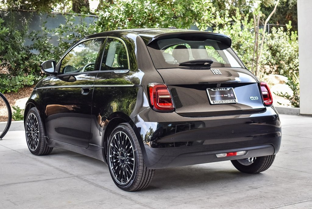 2025 Fiat 500e La Prima photo 3