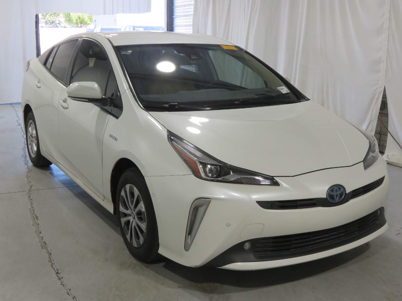 2019 Toyota Prius LE AWD-e photo 3