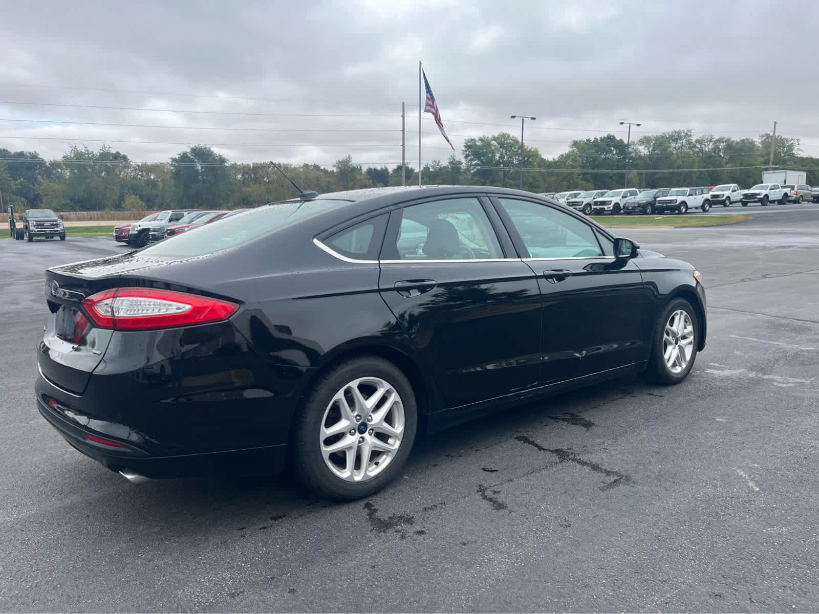2016 Ford Fusion SE photo 3
