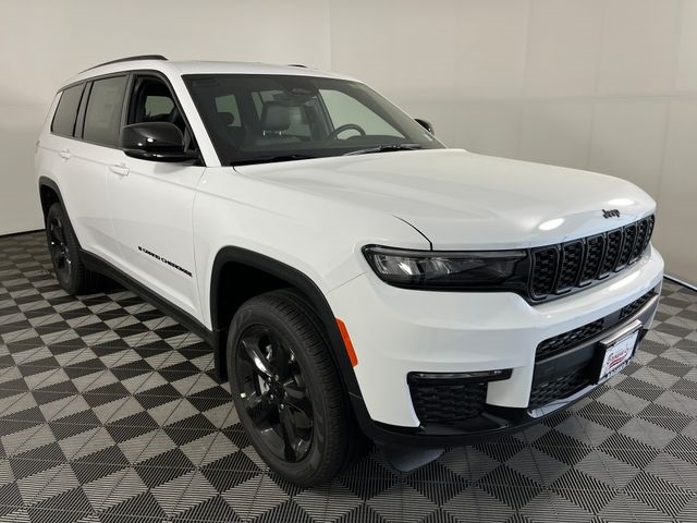 2025 Jeep Grand Cherokee Limited photo 2