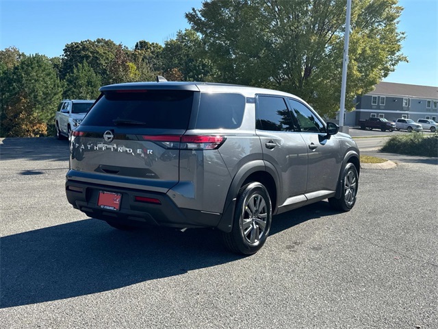 2025 Nissan Pathfinder S photo 4