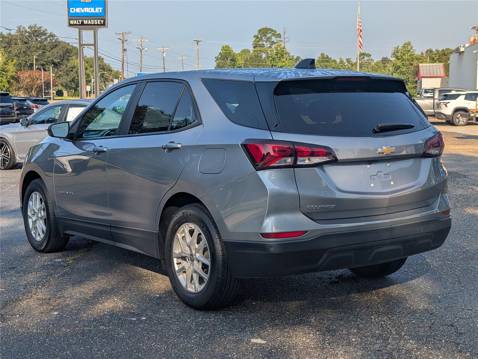 2024 Chevrolet Equinox LS photo 3