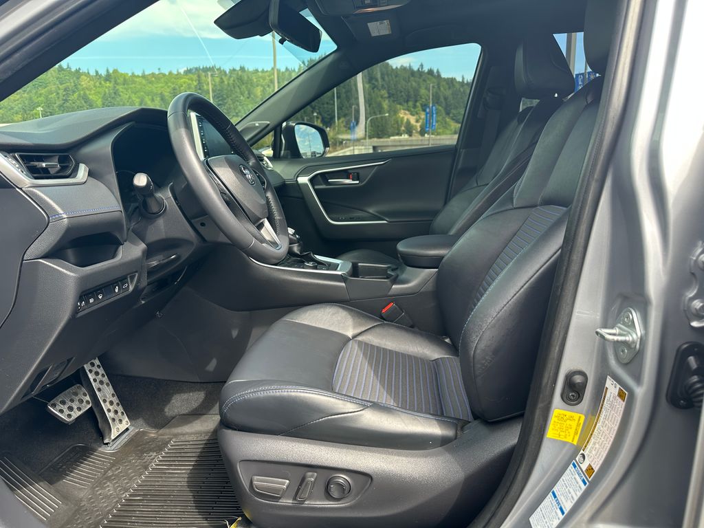 2020 Toyota RAV4 Hybrid XSE photo 13