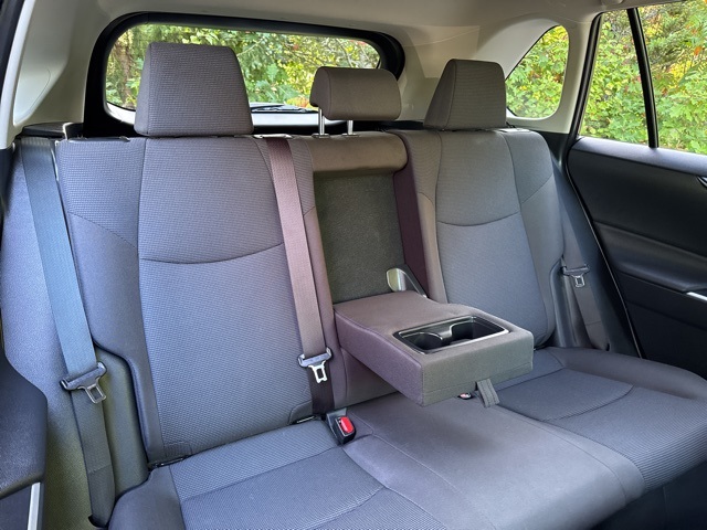 2022 Toyota RAV4 Hybrid LE photo 9