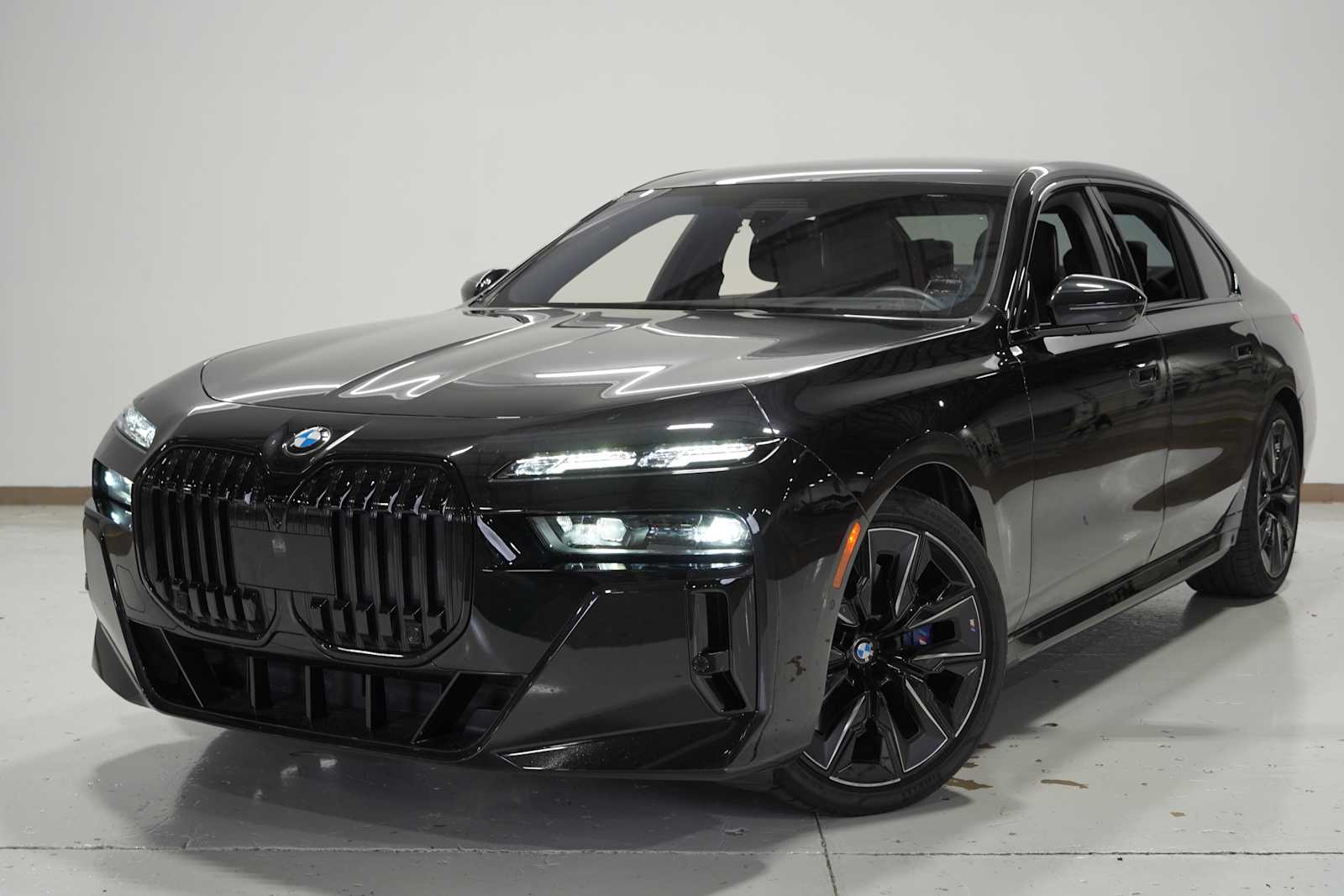 2023 BMW 7 Series 740i
