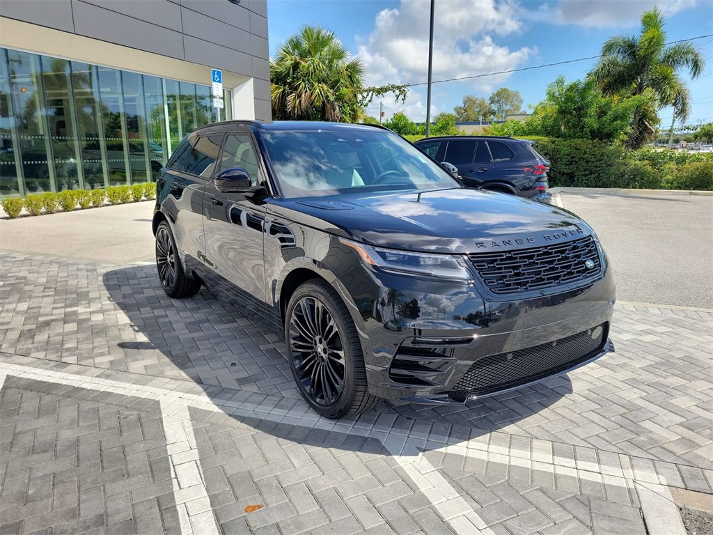 2026 Land Rover Range Rover Velar SE photo 7