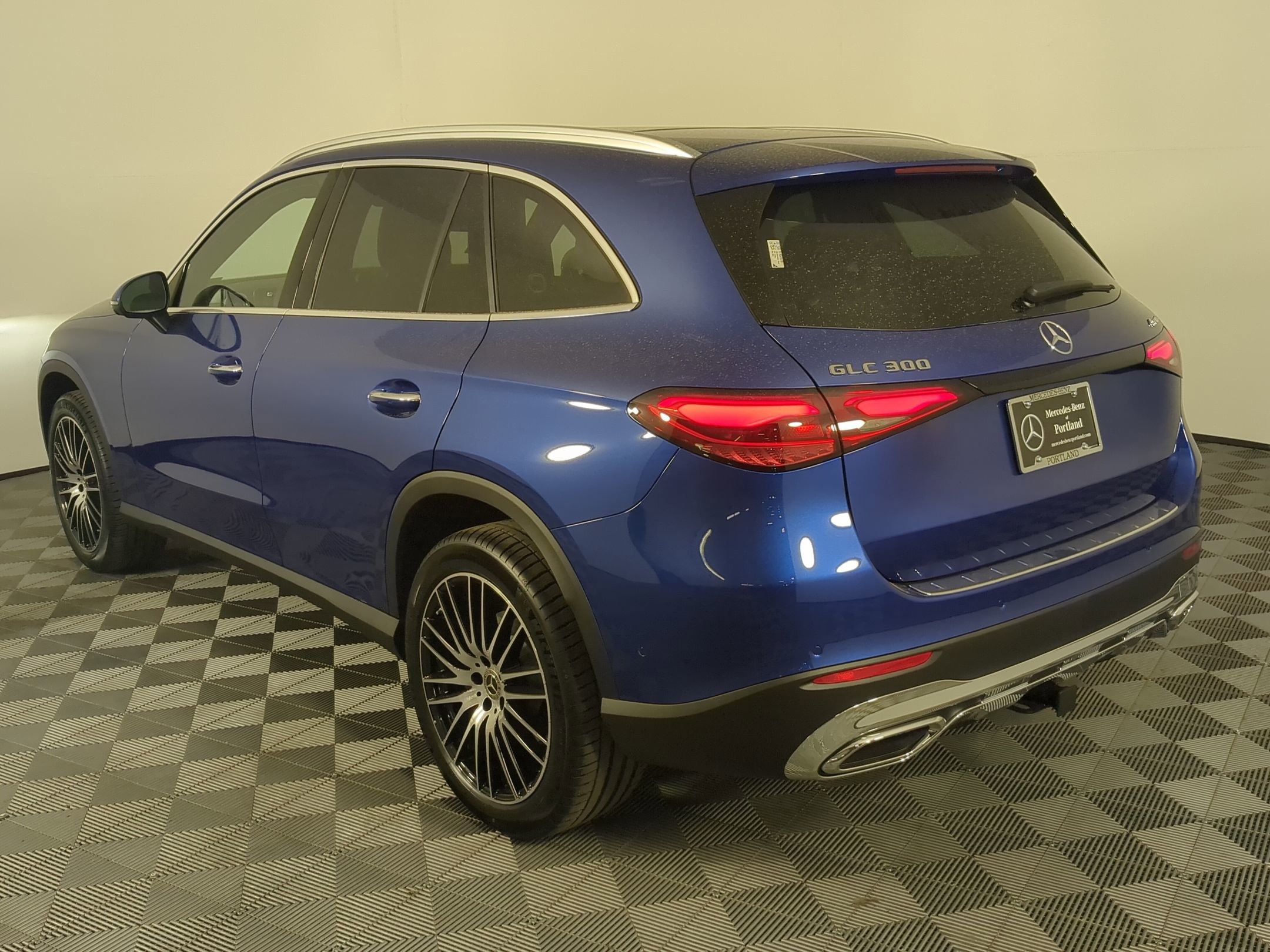 2026 Mercedes Benz GLC 300 4MATIC photo 3