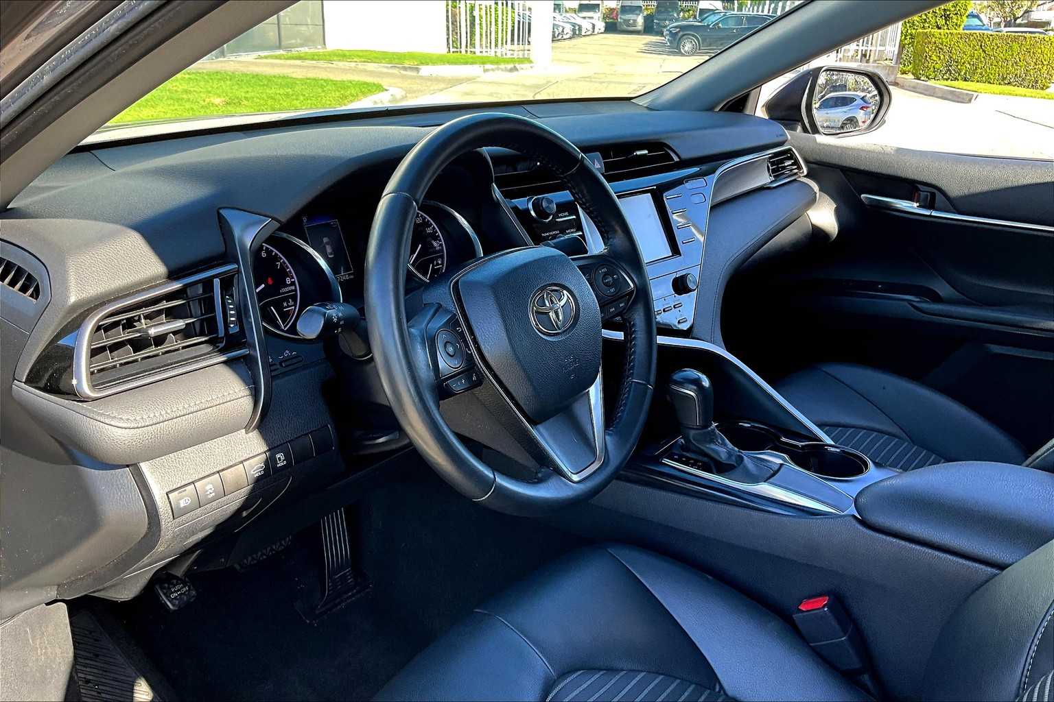 2020 Toyota Camry SE photo 15