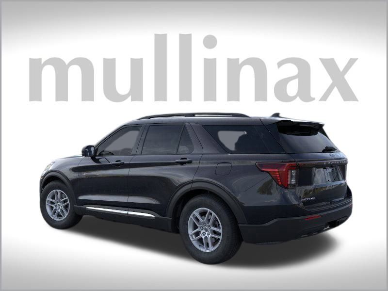 2025 Ford Explorer photo 2