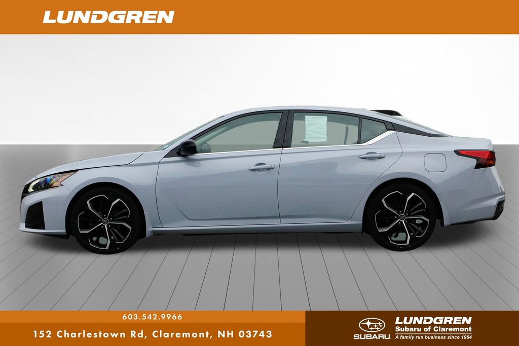 2024 Nissan Altima 2.5 SR photo 8