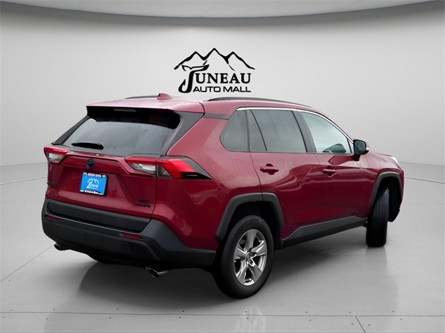 2022 Toyota RAV4 Hybrid XLE photo 2