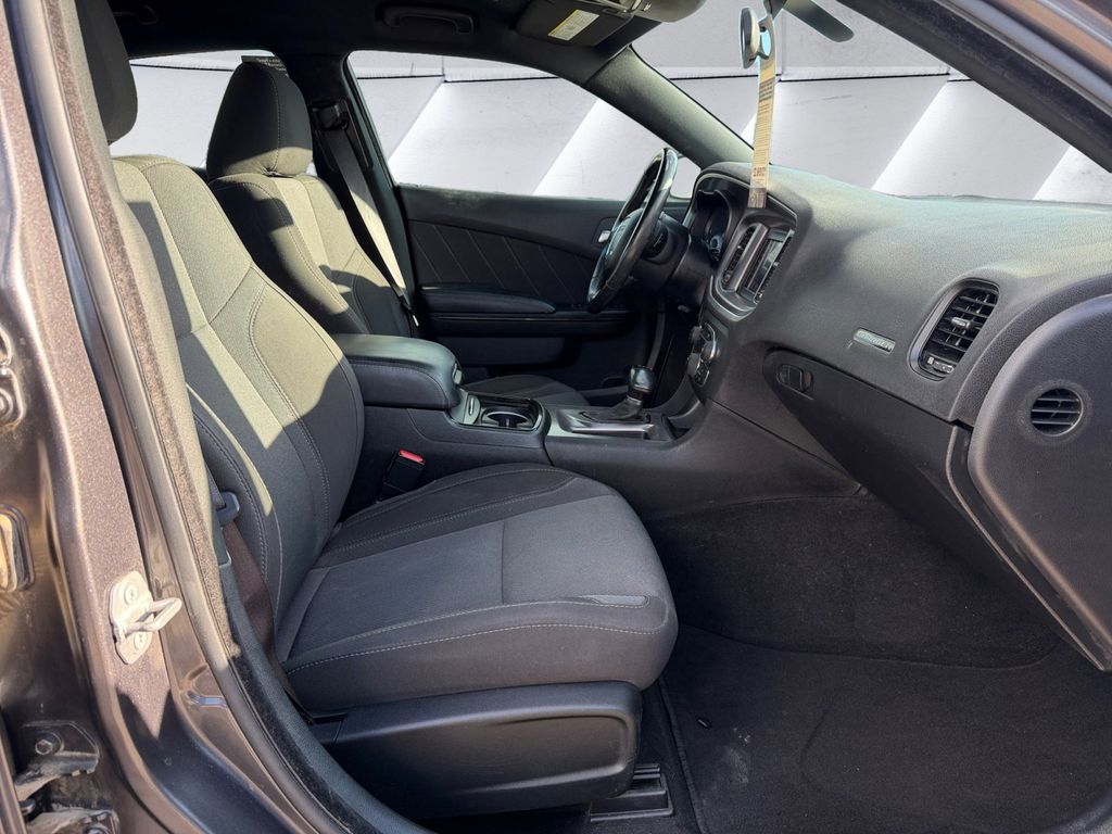 2019 Dodge Charger SXT photo 12