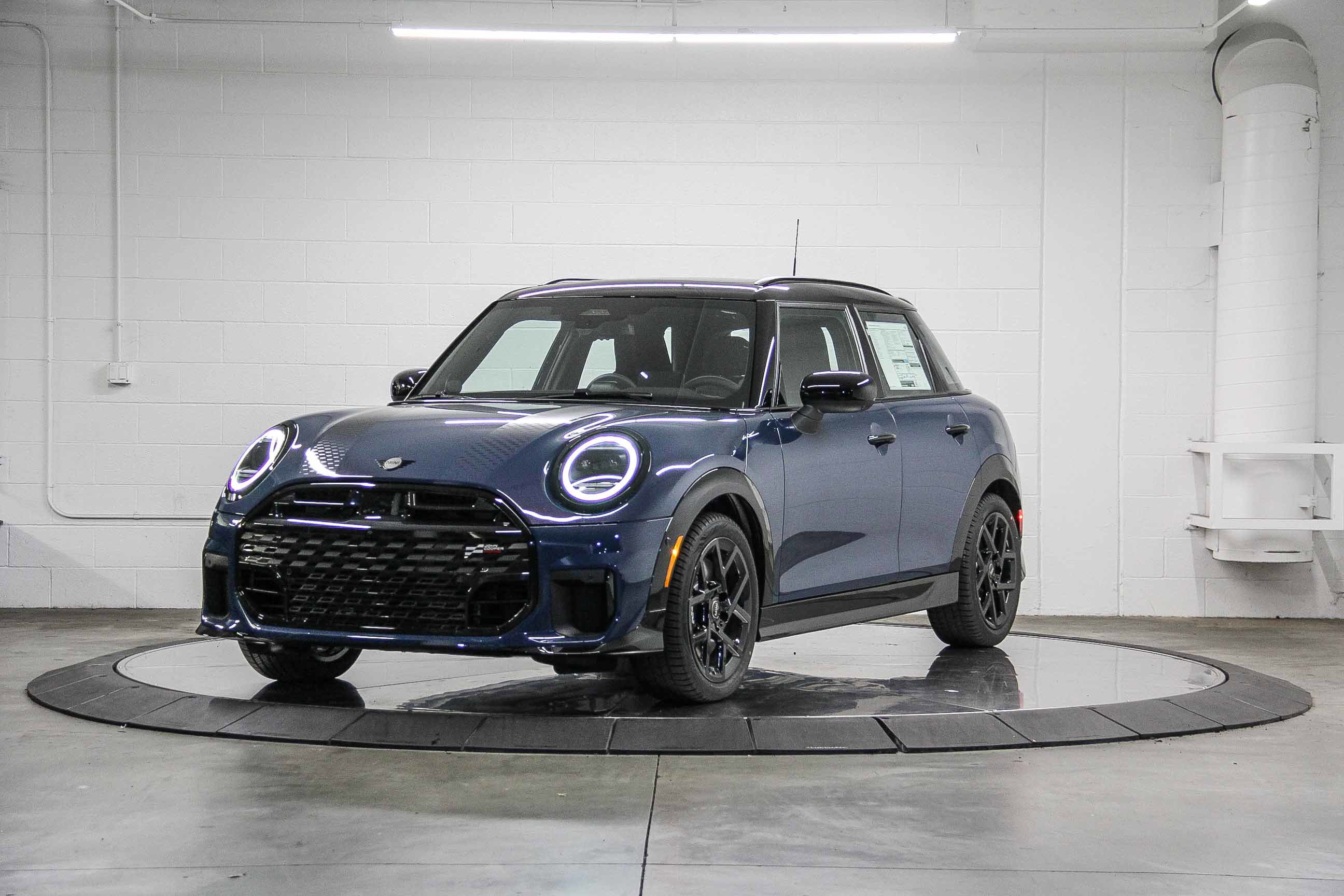 2026 Mini Cooper Hardtop S 4 Door Iconic photo 3