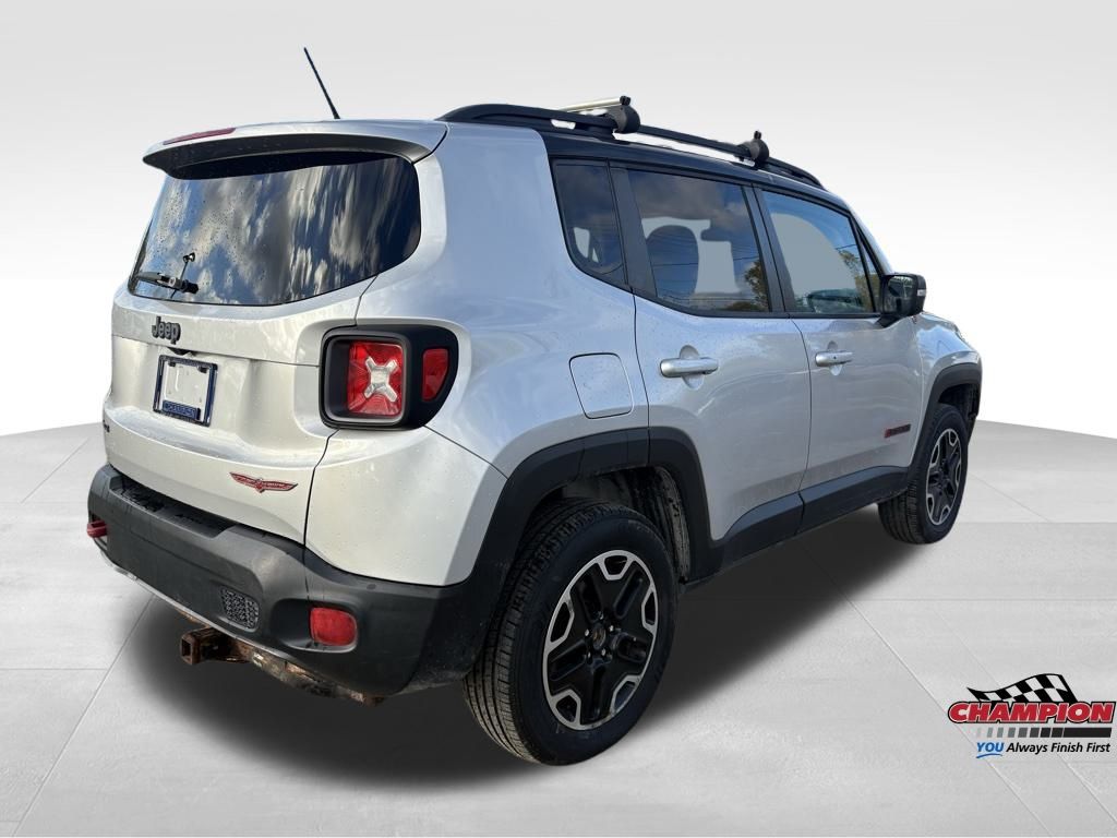 2016 Jeep Renegade Trailhawk photo 2