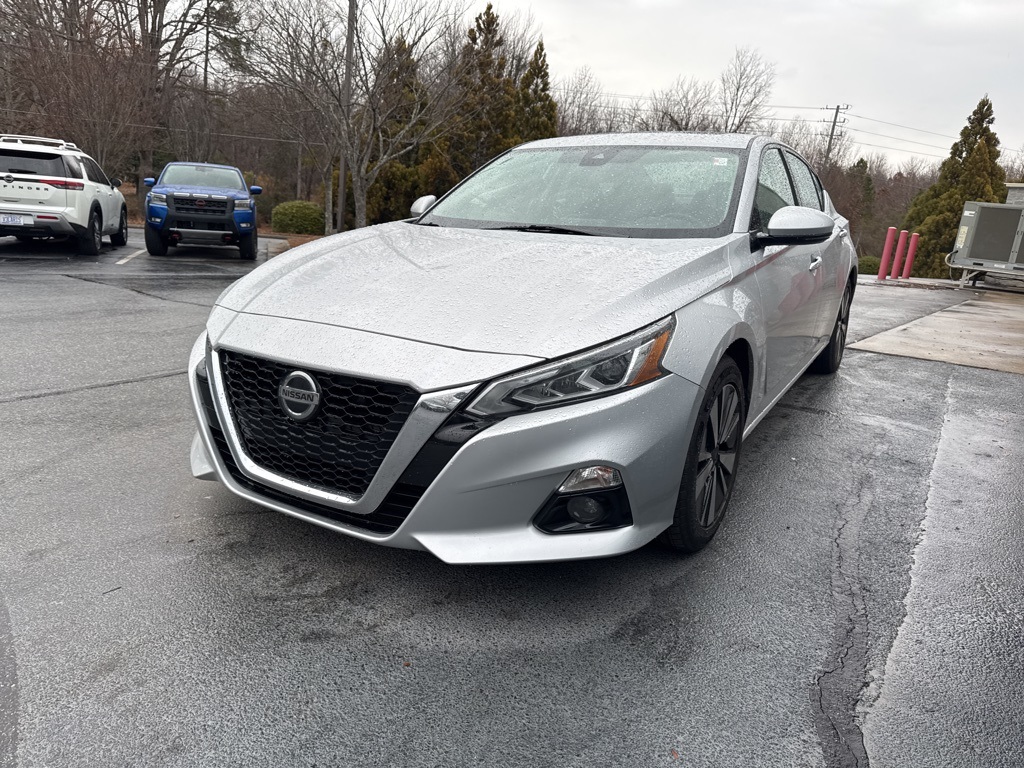 2020 Nissan Altima SL's photo