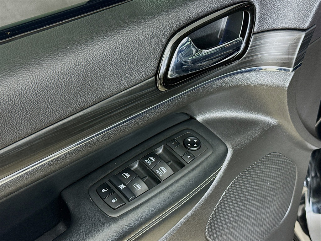 2021 Jeep Grand Cherokee Anniversary Edition photo 17