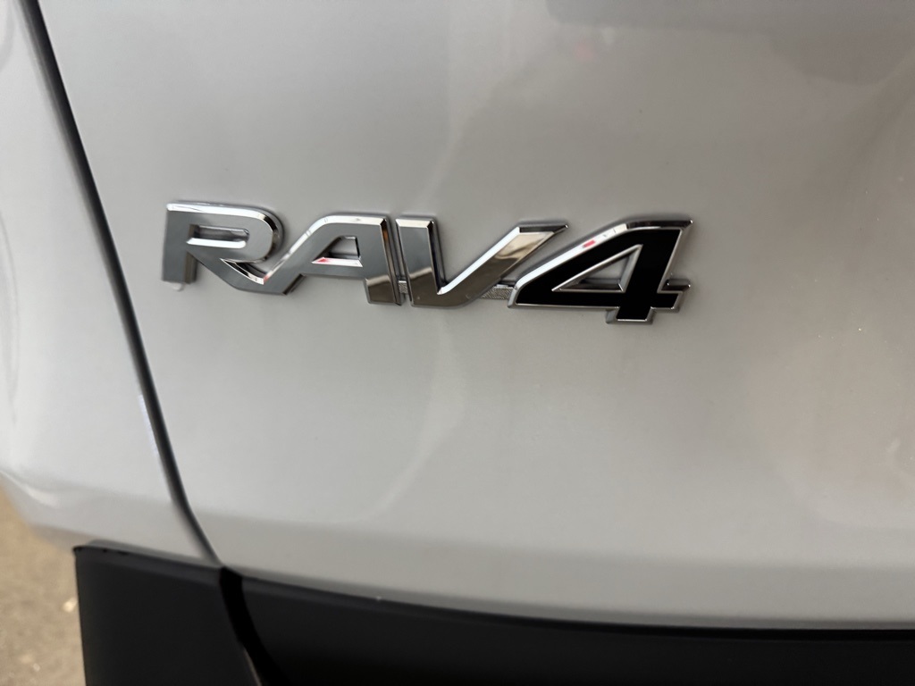 2025 Toyota RAV4 XLE Premium photo 22