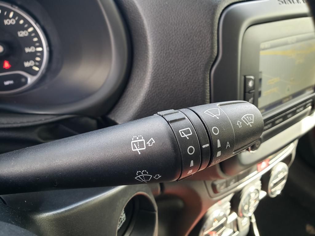 2017 Jeep Renegade Trailhawk photo 37