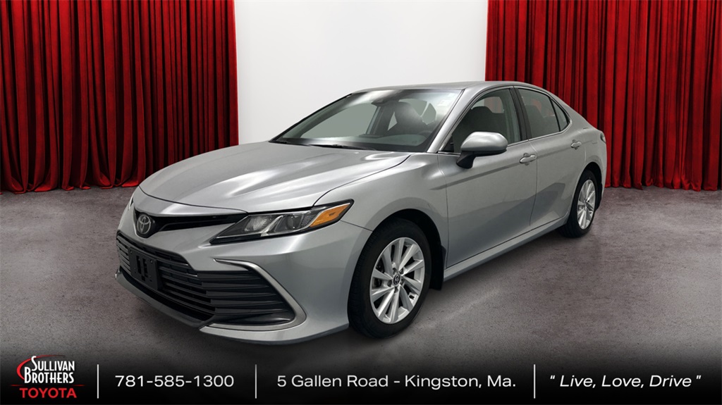 2023 Toyota Camry LE's photo