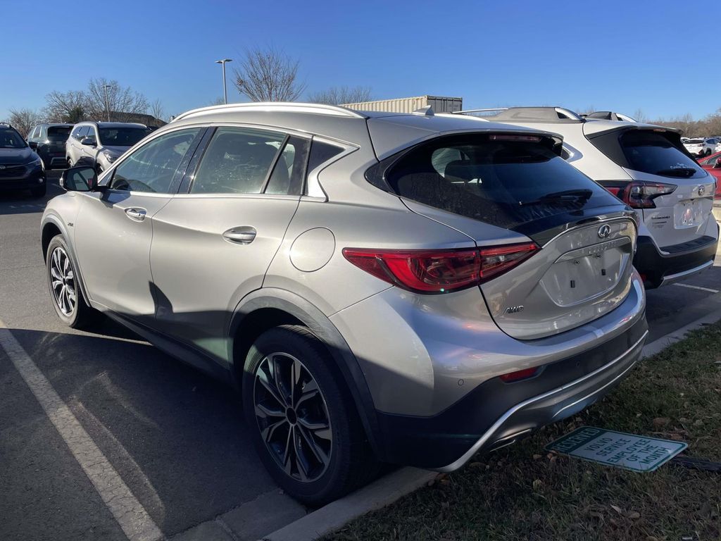 2019 Infiniti QX30 Luxe photo 3