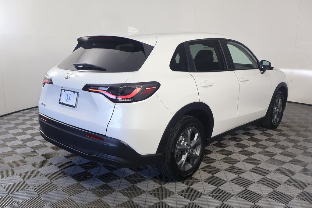 2026 Honda HR-V LX photo 2