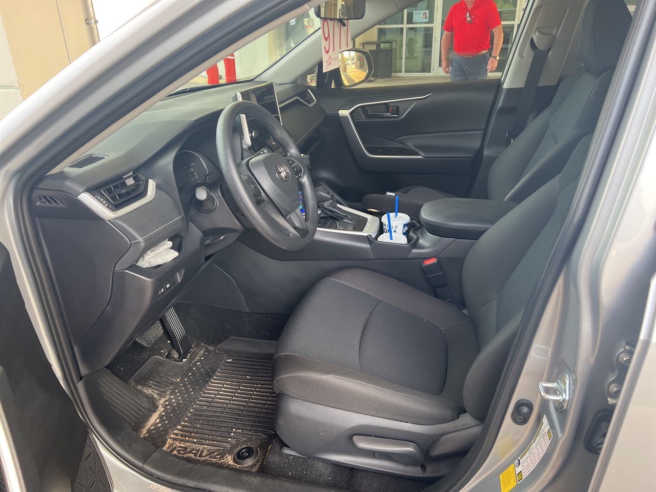 2025 Toyota RAV4 LE photo 5