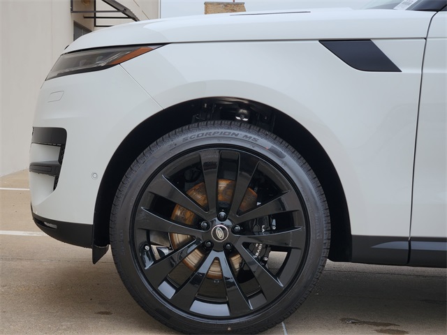2025 Land Rover Range Rover Sport SE photo 4
