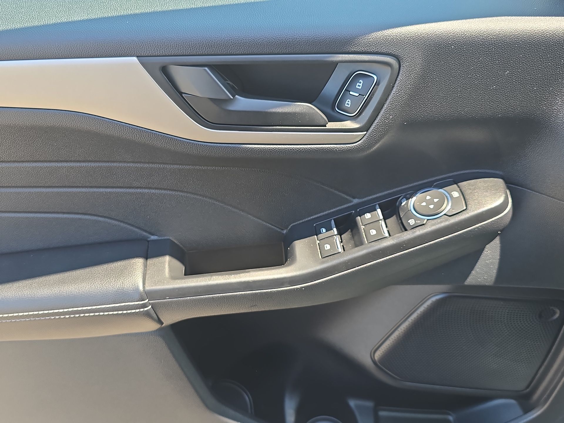 2022 Ford Escape SE photo 48