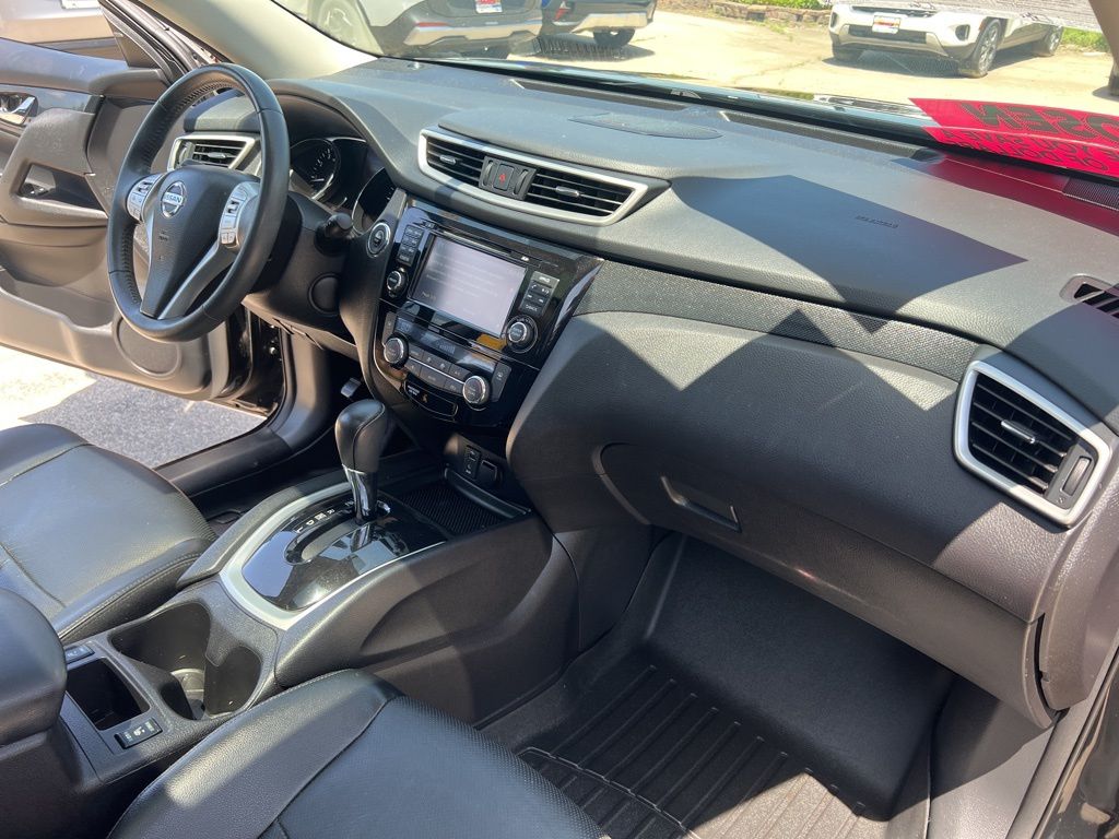 2016 Nissan Rogue SL photo 18