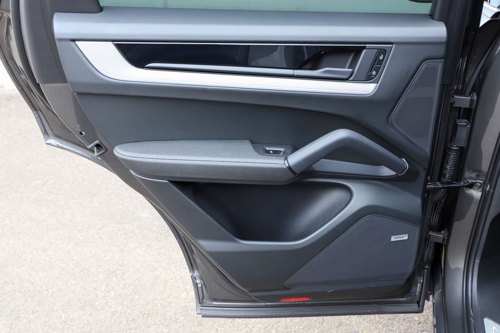 2024 Porsche Cayenne Coupe Base photo 36