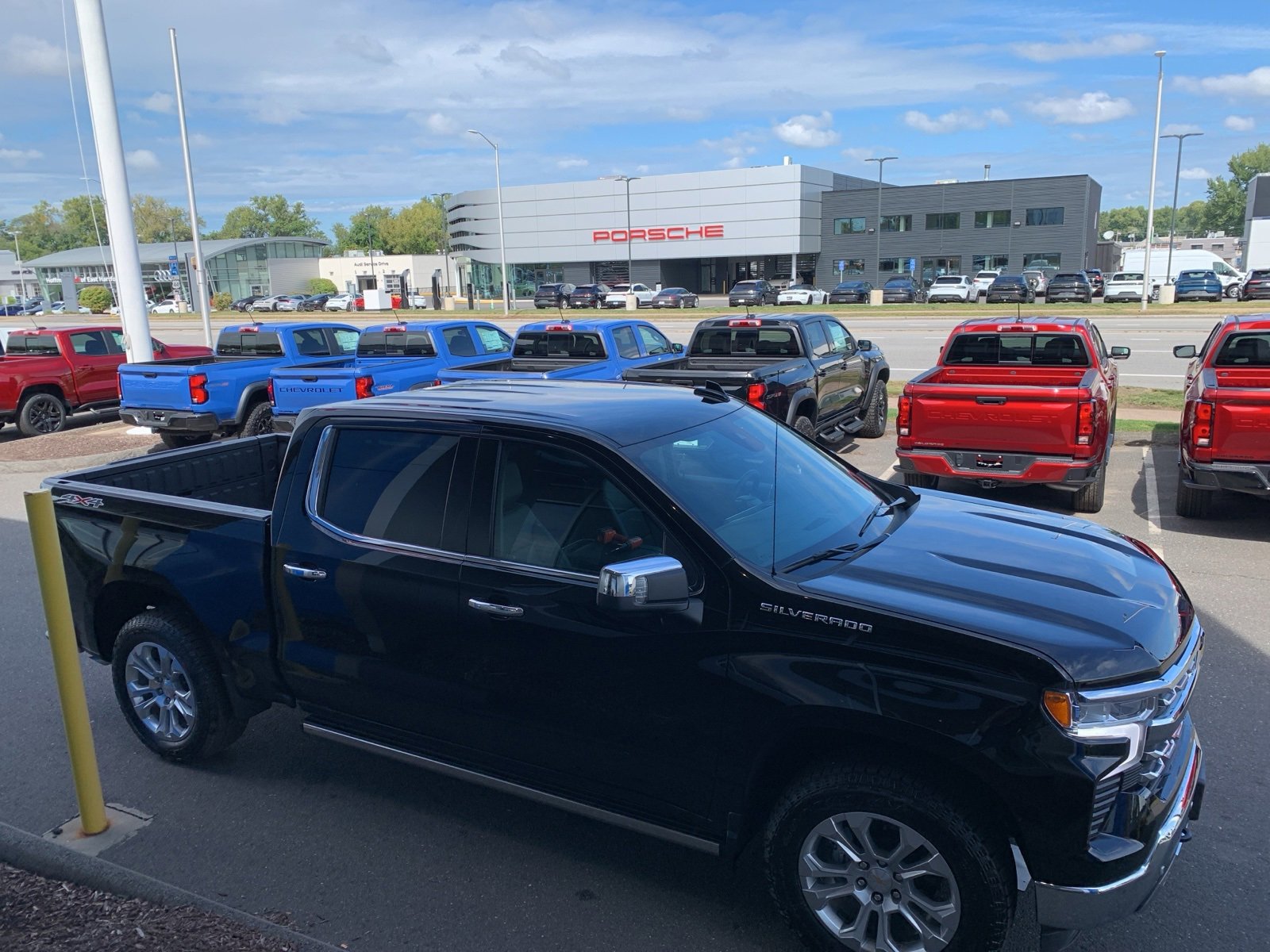 2025 Chevrolet Silverado 1500 LTZ photo 4