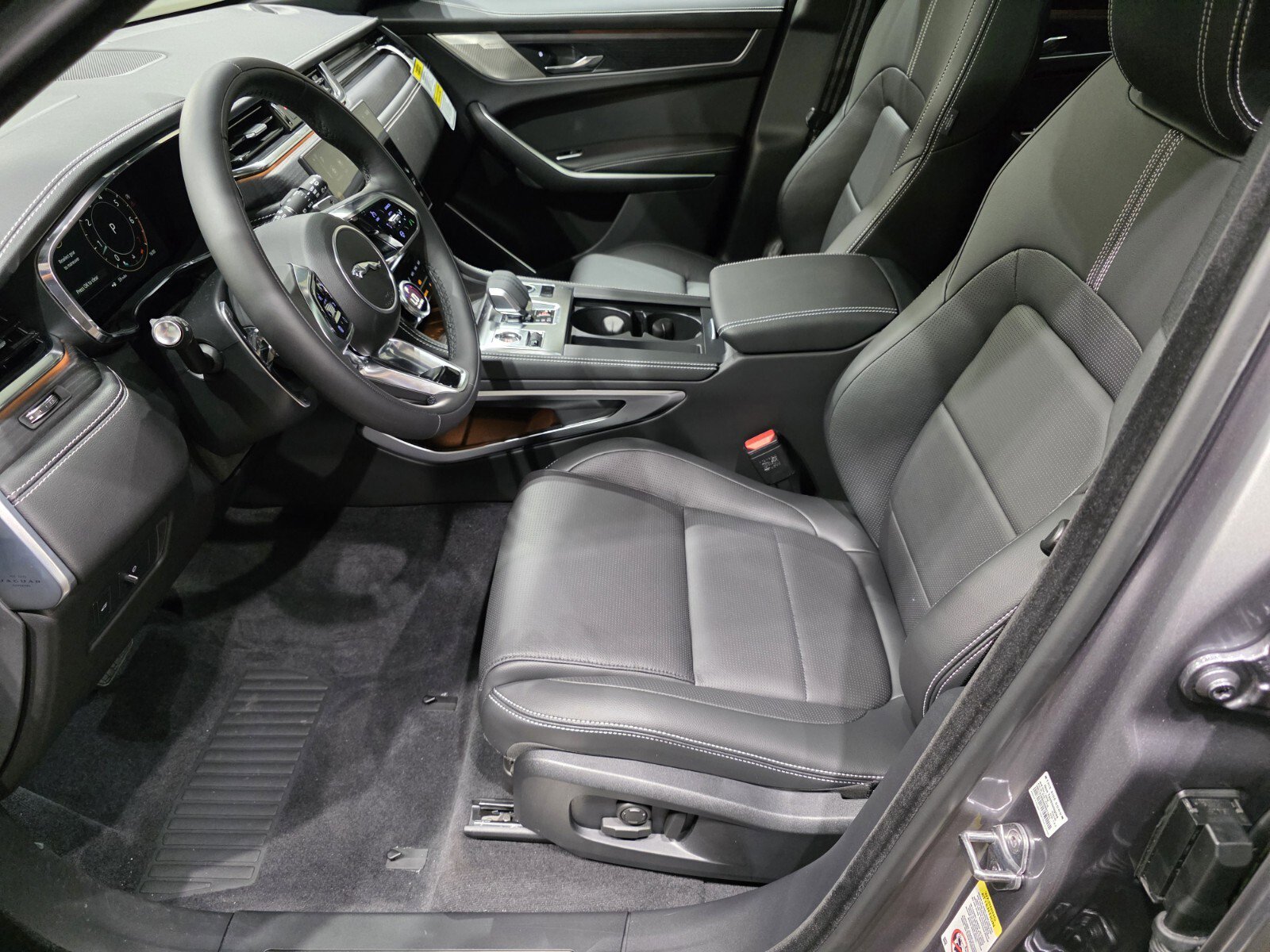 2026 Jaguar F-PACE R-Dynamic S P250 photo 5