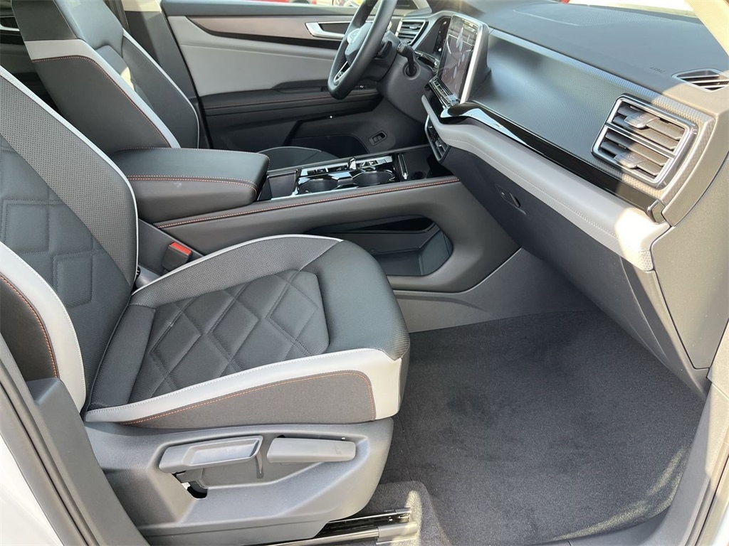 2025 Volkswagen Atlas Peak Edition photo 25