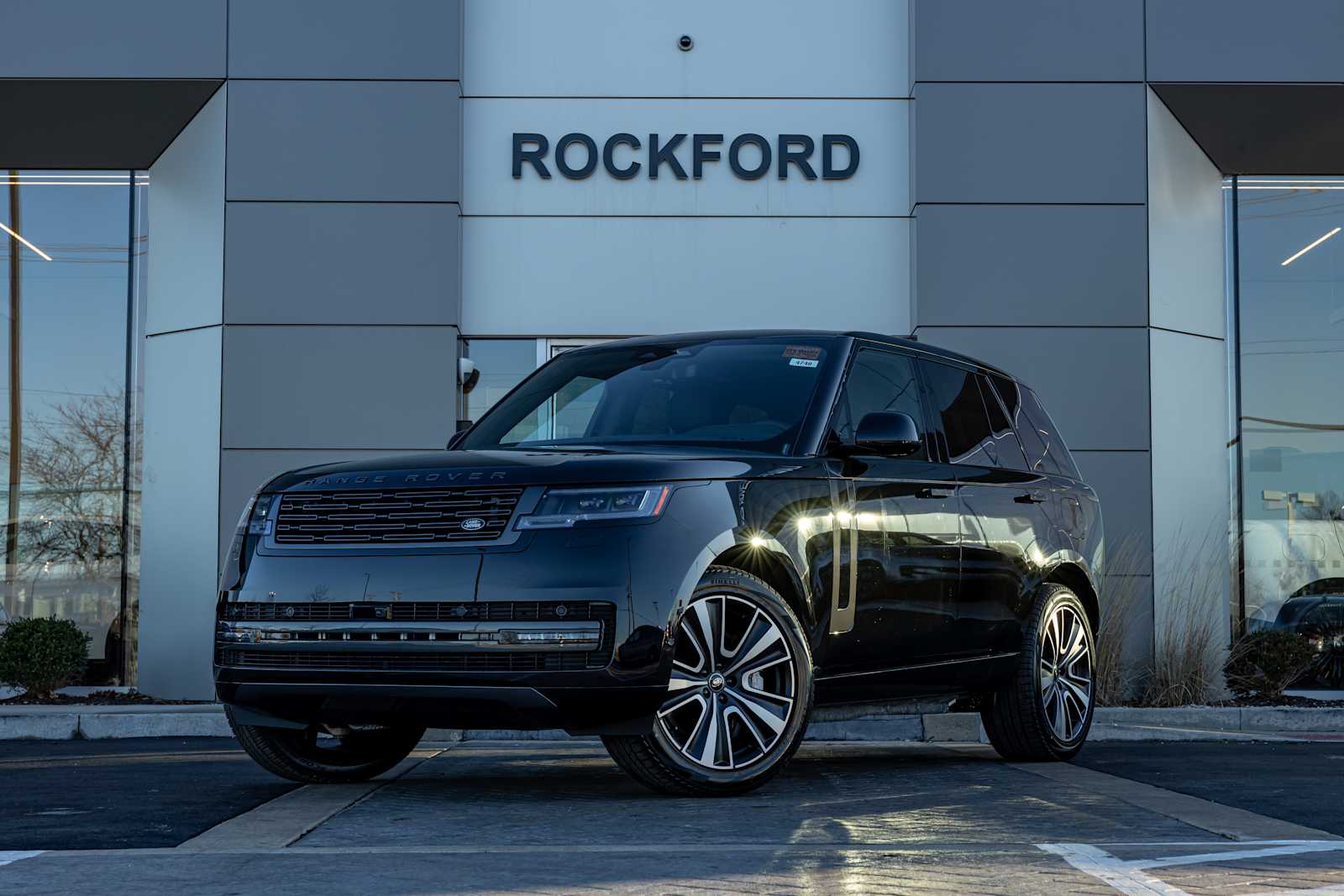 2025 Land Rover Range Rover SE's photo