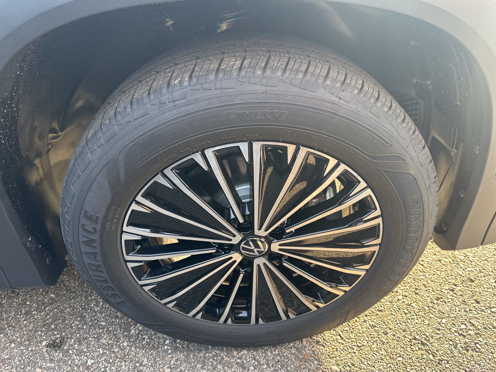 2026 Volkswagen Tiguan S photo 4