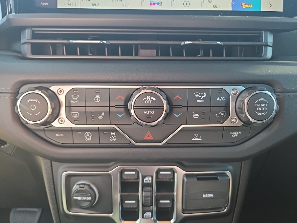2025 Jeep Gladiator Sport S photo 19