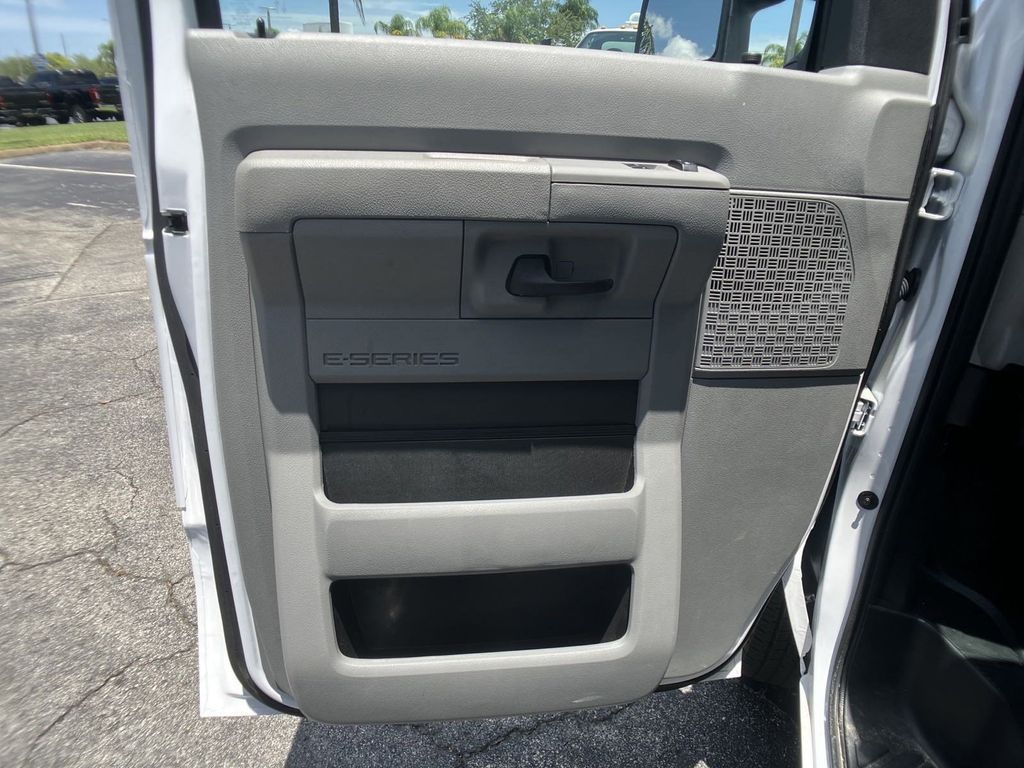 2024 Ford E-450 photo 11