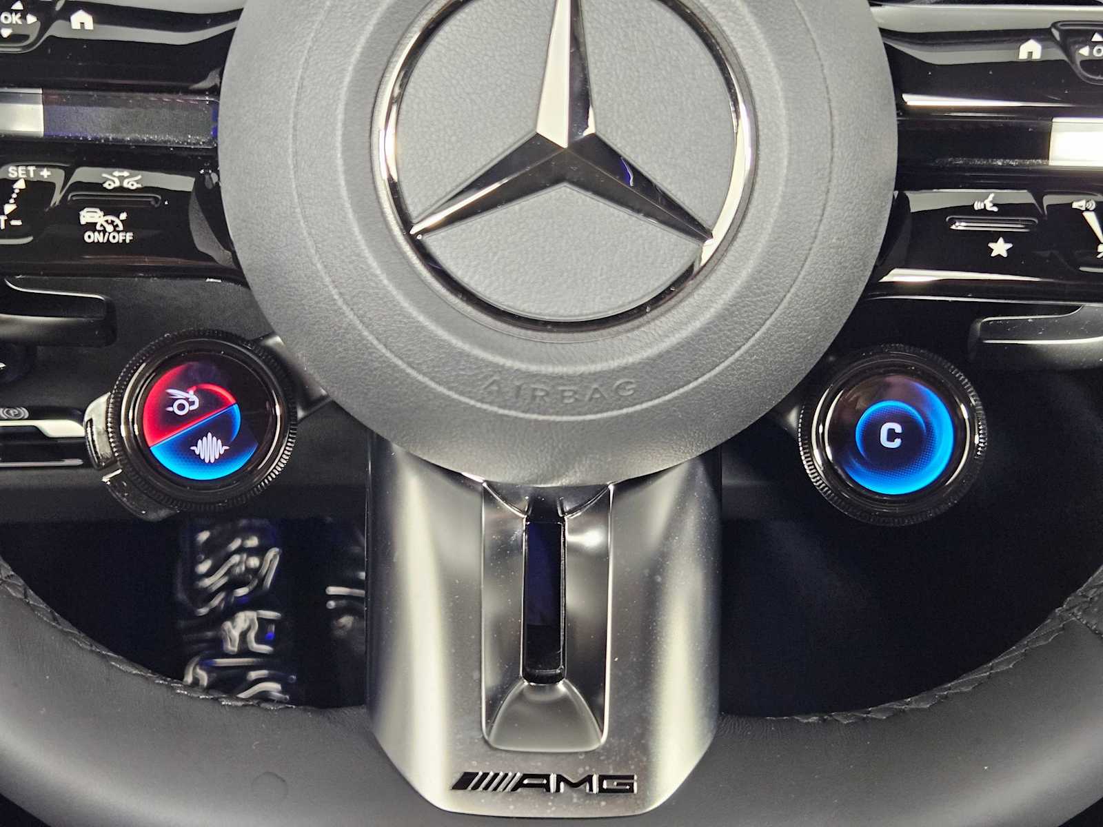 2025 Mercedes Benz SL AMG 63 photo 33