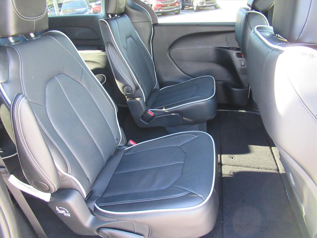 2026 Chrysler Pacifica Limited photo 29