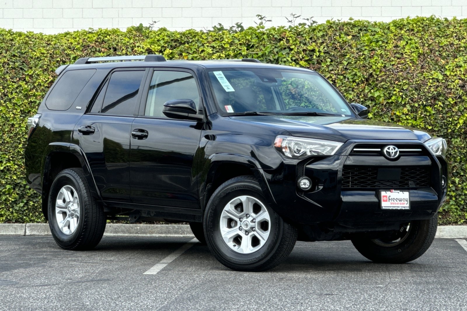 2022 Toyota 4Runner SR5 photo 2