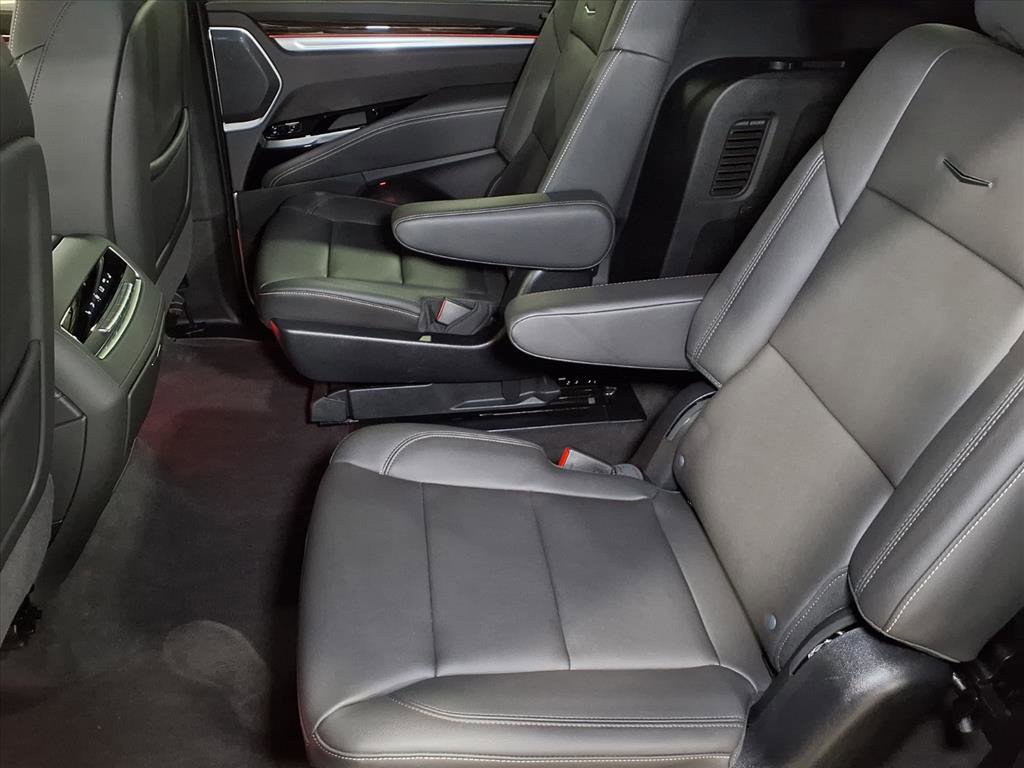2025 Cadillac Escalade ESV Luxury photo 18