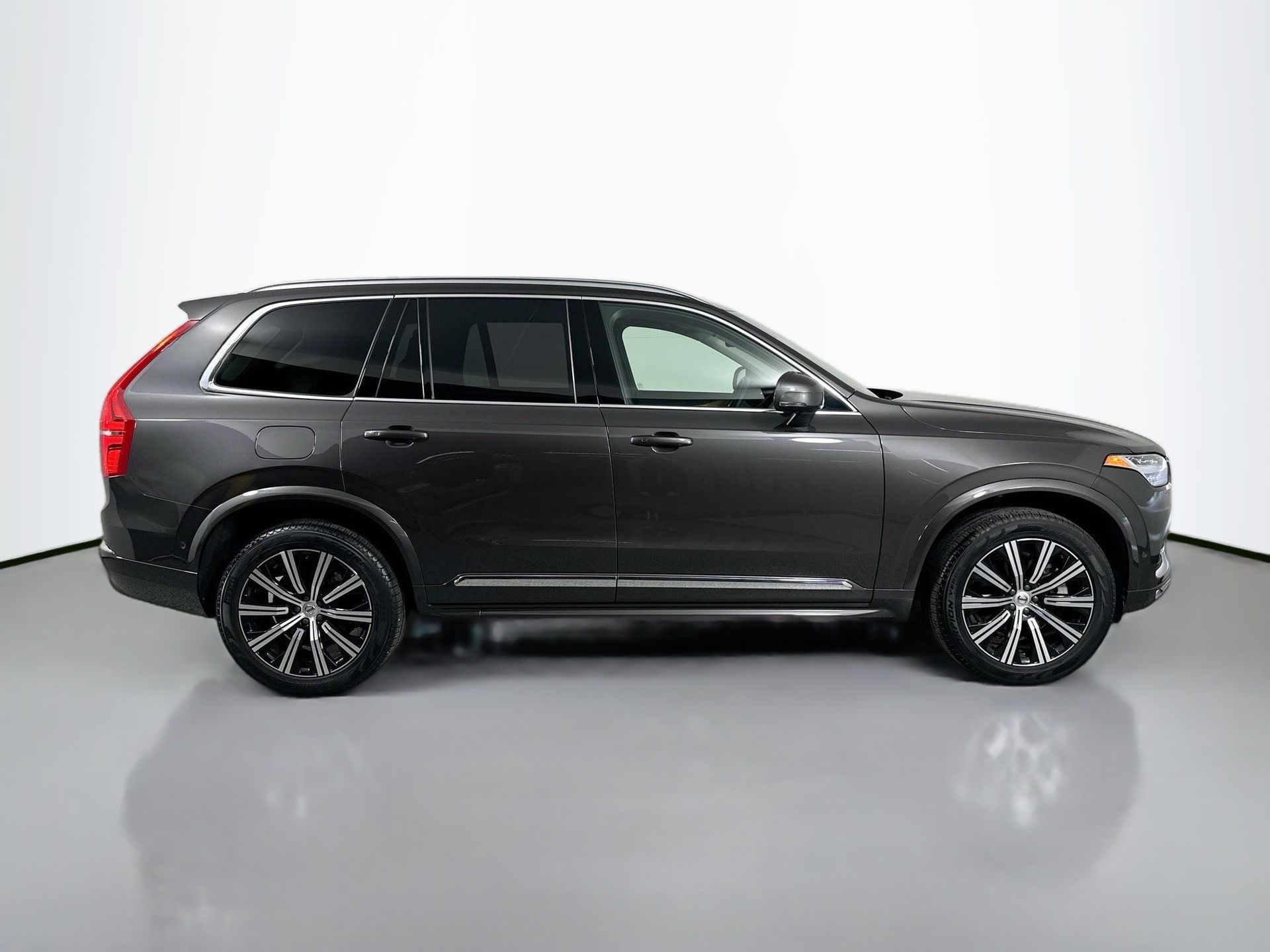 2024 Volvo XC90 B5 Plus AWD photo 4