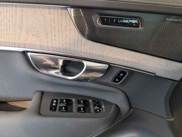 2026 Volvo XC90 Plus photo 8