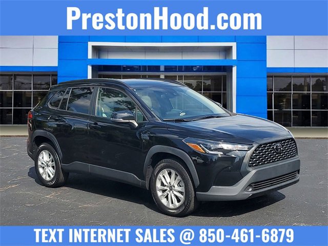 2022 Toyota Corolla Cross LE's photo