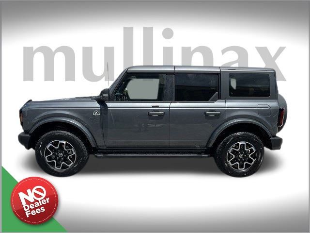 2023 Ford Bronco Outer Banks photo 2