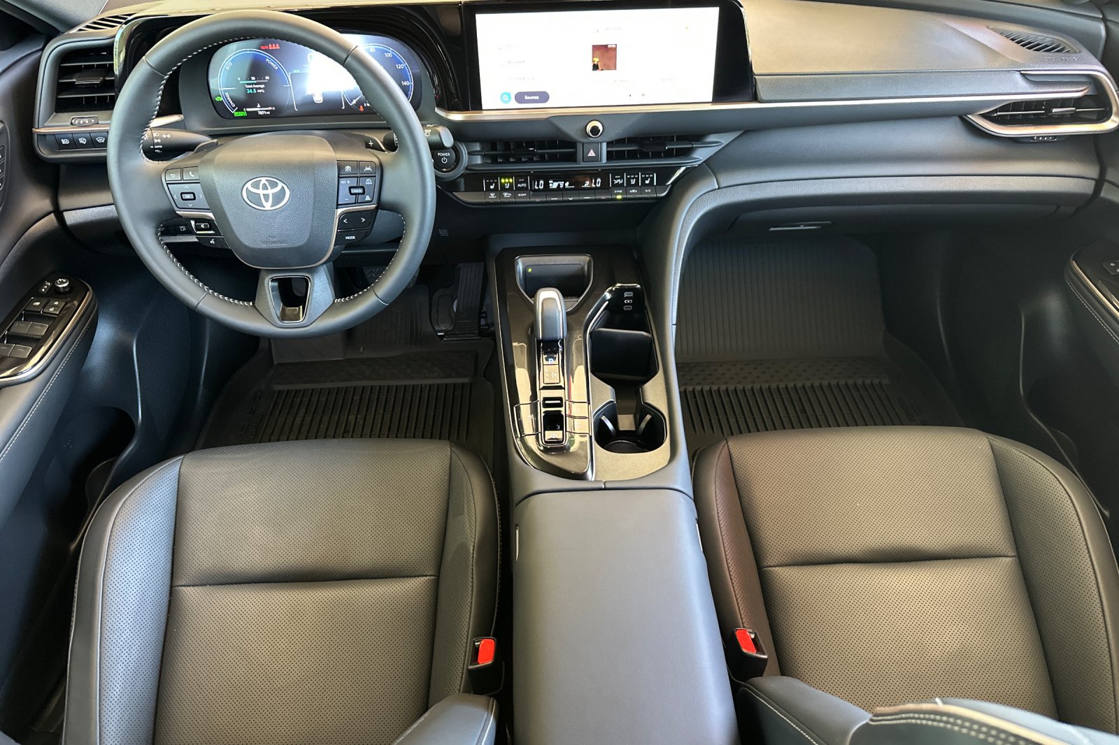 2025 Toyota Crown Signia XLE photo 12